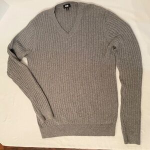 Uniqlo Gray cotton cashmere ribbed Vneck sweater M